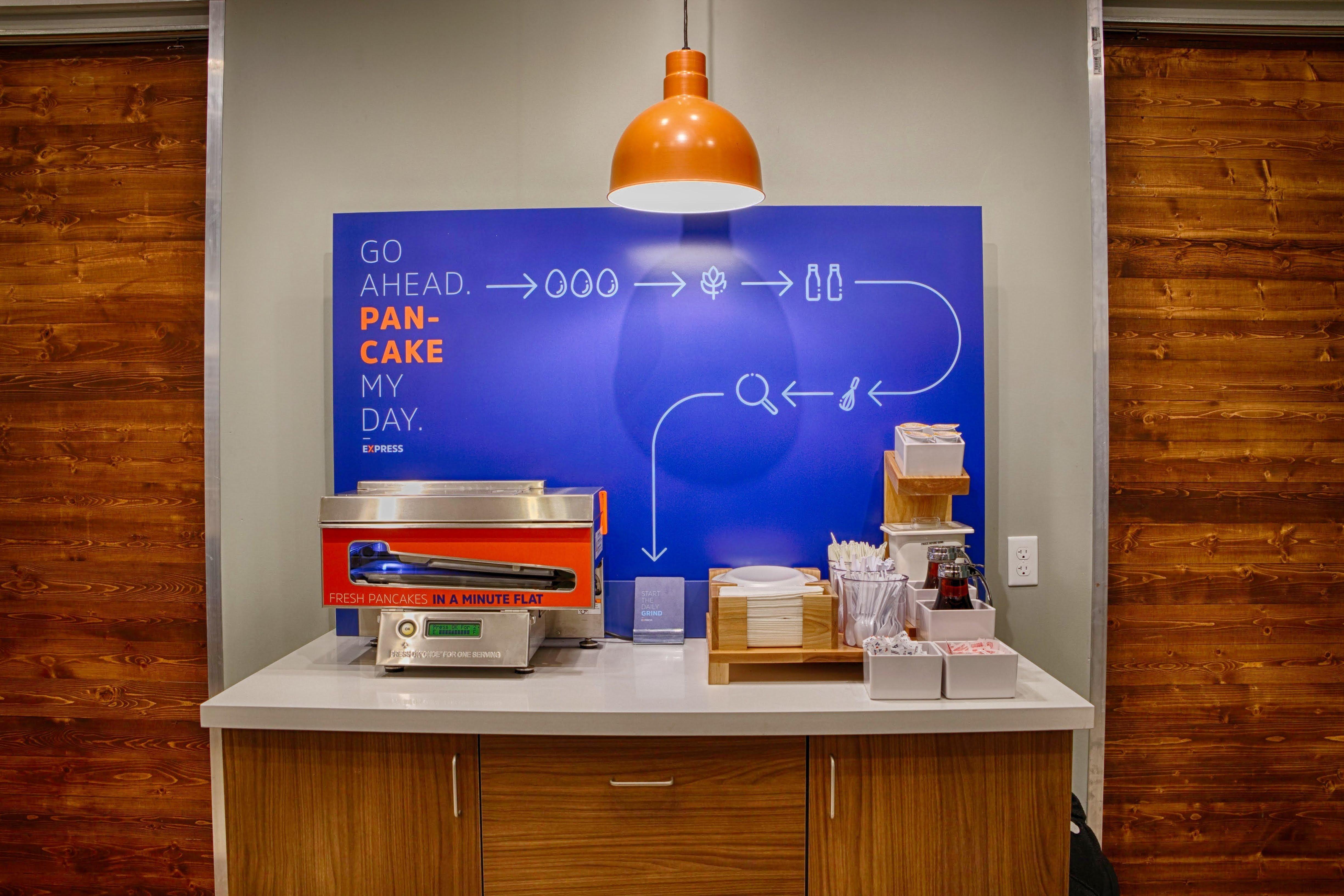 Holiday Inn Express Orlando - South Park By Ihg Williamsburg Bagian luar foto